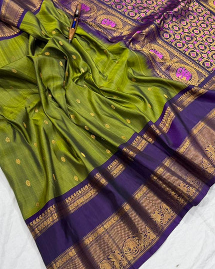 Premium Gadwal Handloom Pure Silk With Self Kanchi Border and Butta Blouse
